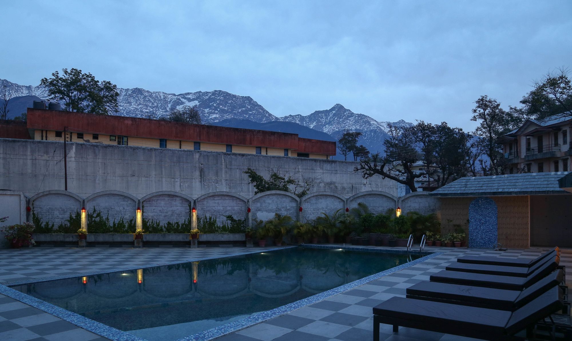 Hotel Treebo Trend Gk Conifer à Dharamshala Extérieur photo